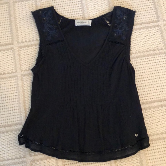 MUST GO BY 8/5: Abercrombie & Fitch Bundle - Picture 8 of 8